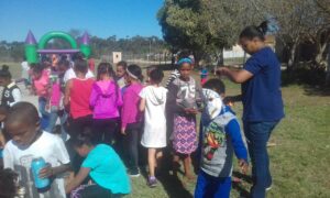scw-ladies-assisting-children-to-make-face-masks